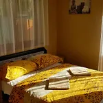 Couette-café Napsugar Apartmanhaz 4*