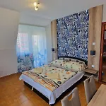 Napsugar Apartmanhaz Couette-café