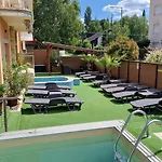 Couette-café Napsugar Apartmanhaz 4*