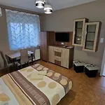 Napsugar Apartmanhaz Couette-café