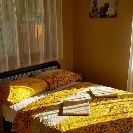 Nocleg ze śniadaniem Napsugar Apartmanhaz 4*