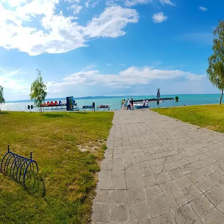 Napsugar Apartmanhaz 4*