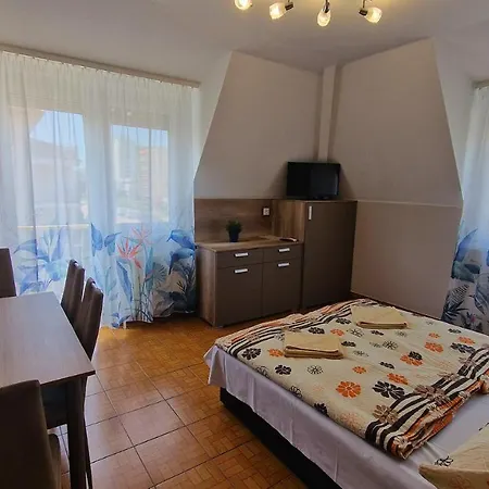 Nocleg ze śniadaniem Napsugar Apartmanhaz Siófok