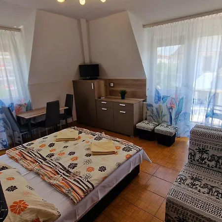Nocleg ze śniadaniem Napsugar Apartmanhaz Siófok