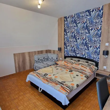 Nocleg ze śniadaniem Napsugar Apartmanhaz 4*