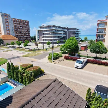 Nocleg ze śniadaniem Napsugar Apartmanhaz 4*