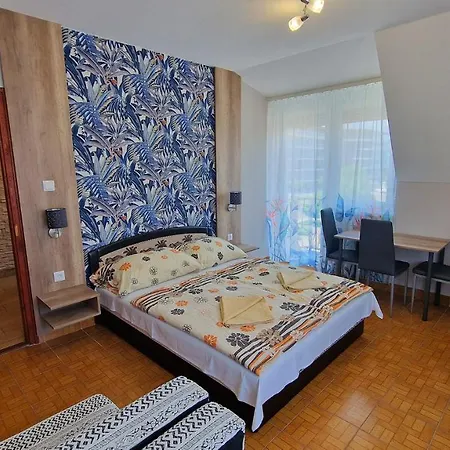 Nocleg ze śniadaniem Napsugar Apartmanhaz Siófok
