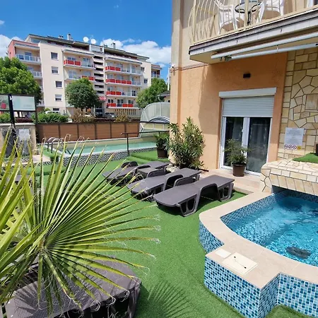 Napsugar Apartmanhaz *