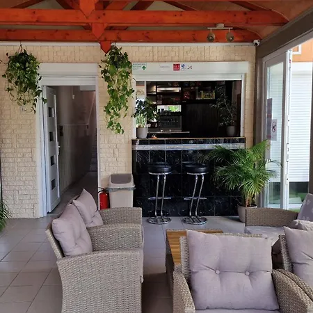 Napsugar Apartmanhaz לינה וארוחת בוקר 3*