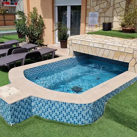 Napsugar Apartmanhaz 4*
