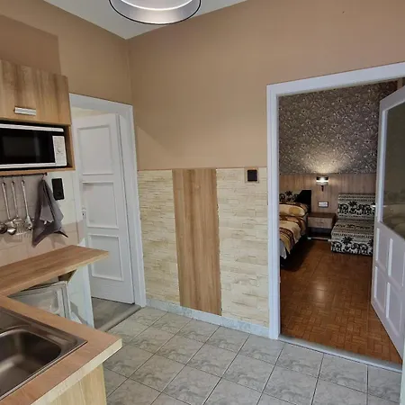 B&B Napsugar Apartmanhaz *