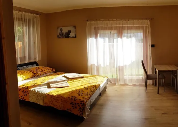 Napsugar Apartmanhaz לינה וארוחת בוקר