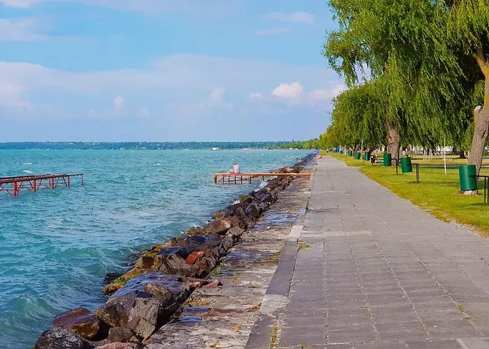 Napsugar Apartmanhaz לינה וארוחת בוקר 3*