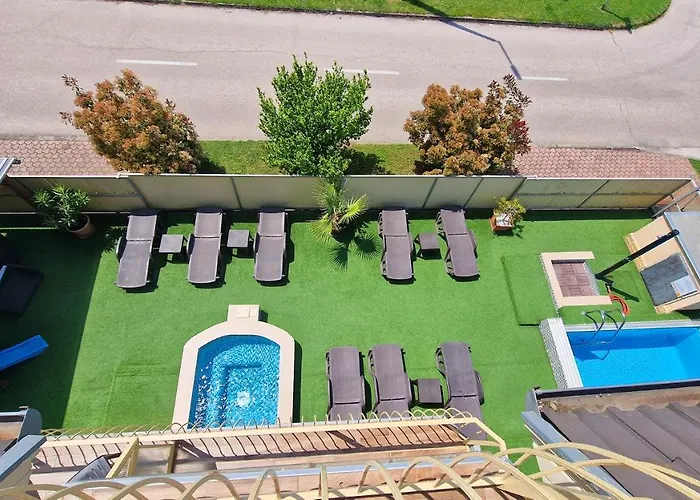 Napsugar Apartmanhaz לינה וארוחת בוקר