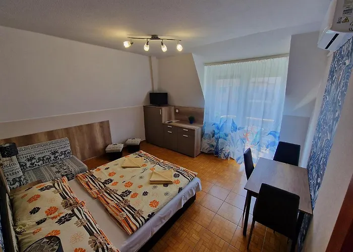 Napsugar Apartmanhaz לינה וארוחת בוקר