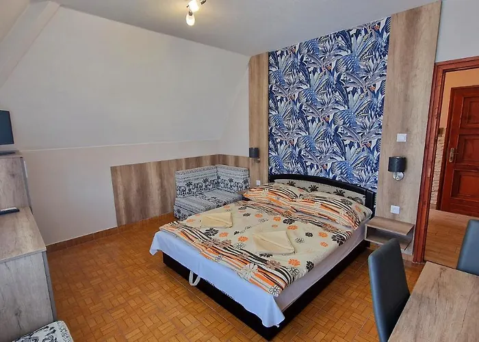 לינה וארוחת בוקר Napsugar Apartmanhaz 3*