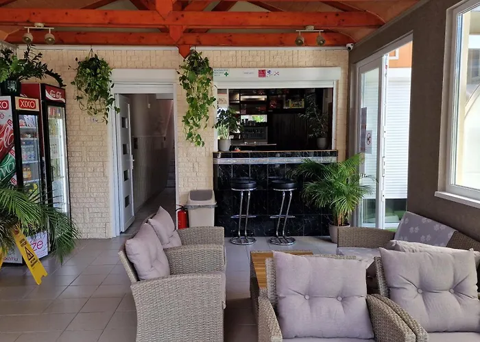 Napsugar Apartmanhaz לינה וארוחת בוקר 3*