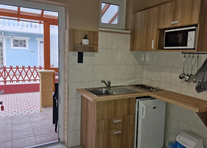לינה וארוחת בוקר Napsugar Apartmanhaz