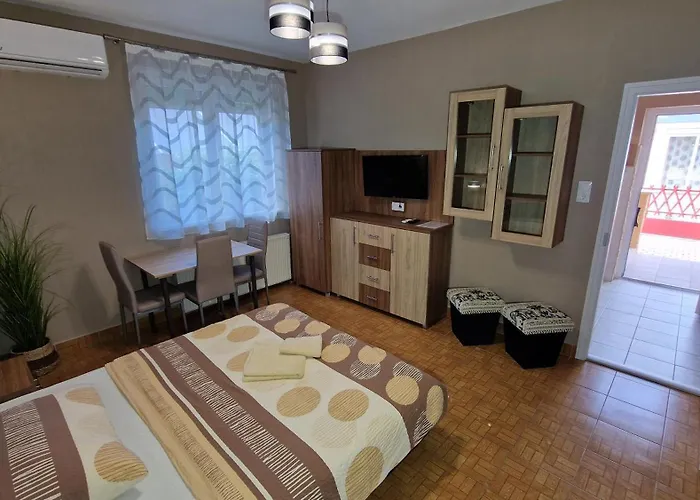 Napsugar Apartmanhaz לינה וארוחת בוקר