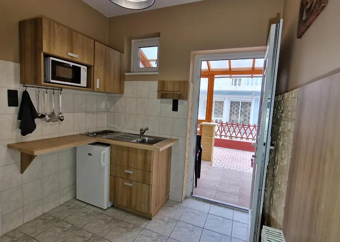 לינה וארוחת בוקר Napsugar Apartmanhaz